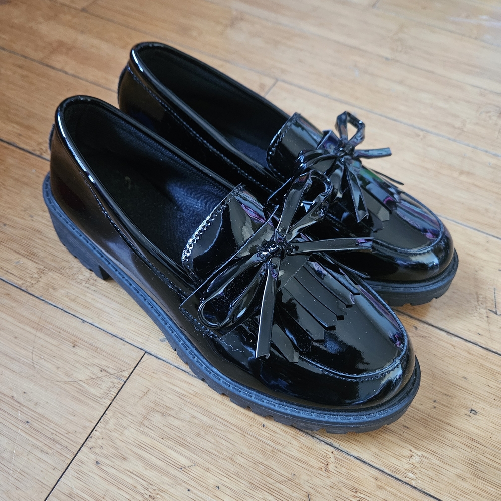 SHEIN Black Patent Loafers with Bow Detail